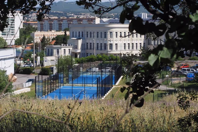 Deuxième terrain de padel SMI à Marseille.