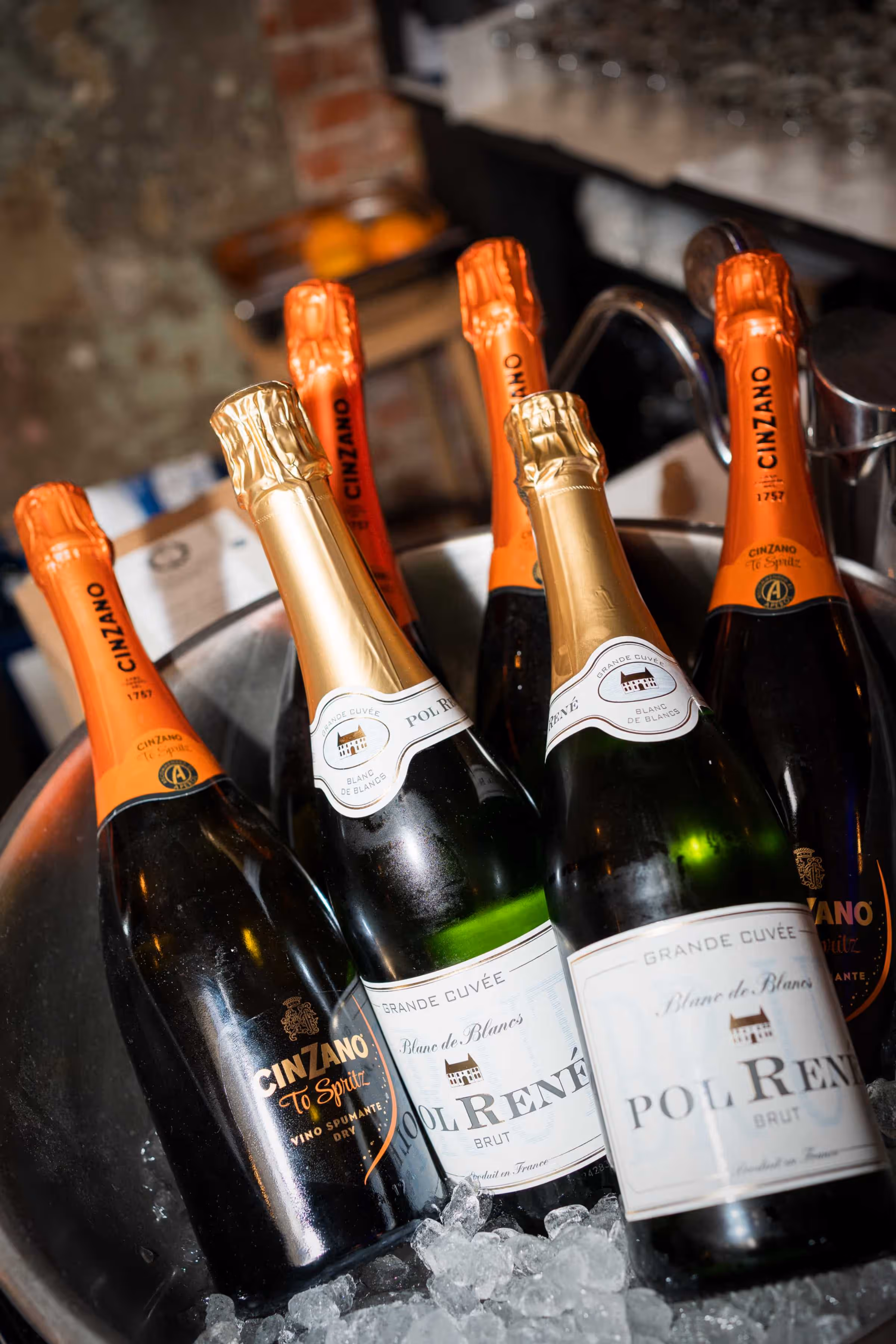 Champagnerflaschen auf dem The Gathering Event von Maison ACME