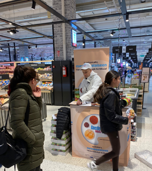 European fruit sampling roadshow in Finland