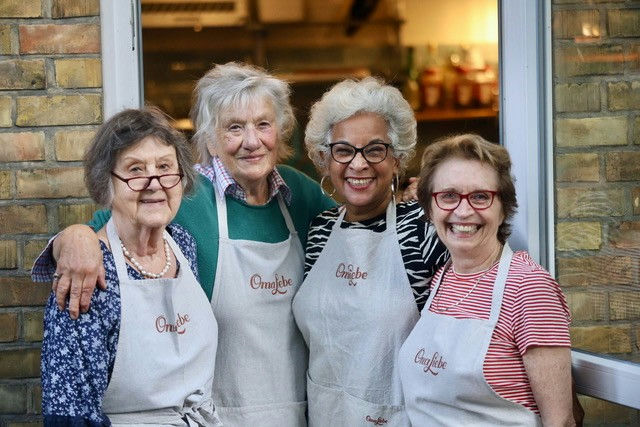 Oma Liebe Lunch Club - Gemeinsam kochen. Gemeinsam essen. Gemeinsam ankommen.