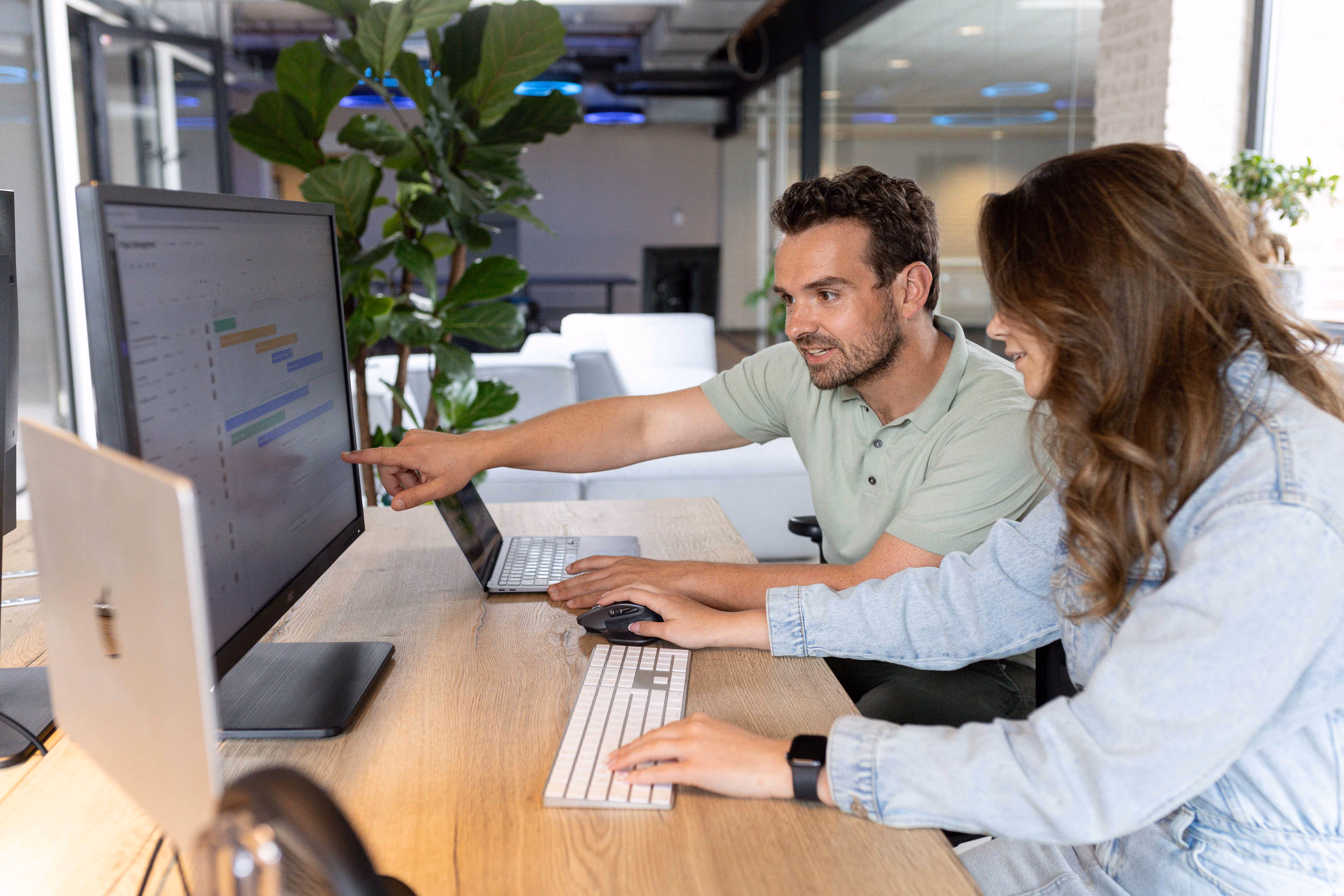 vPlan consultant delivers administrator training at a workstation, explaining how to configure and manage vPlan effectively.