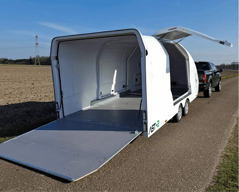 Gesloten autotransporter van het merk AST