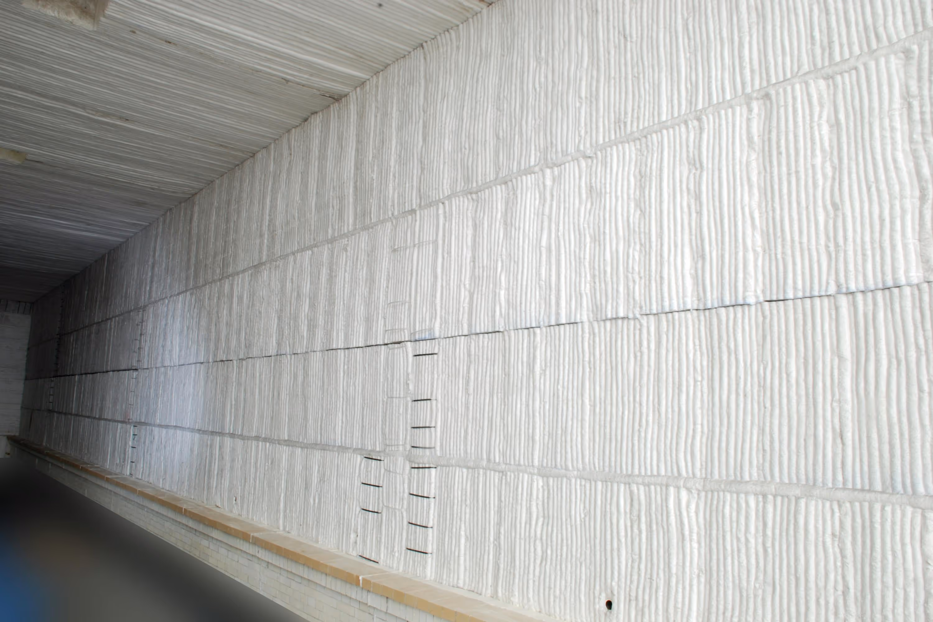wall with material of thermal insulation of ceramic fiber