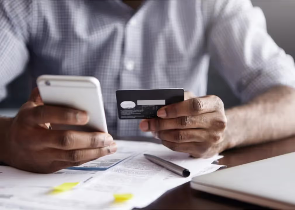 Person paying for corporate hotel with credit card