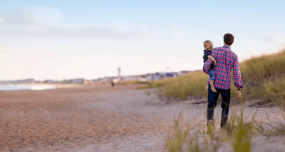 4 Ways to Celebrate a Long-Distance Father's Day