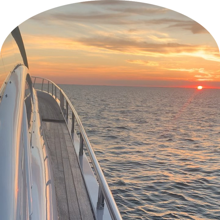 Luxury yacht sailing at sunset near Miami – Miami Yachting team delivers premium experiences on the water.