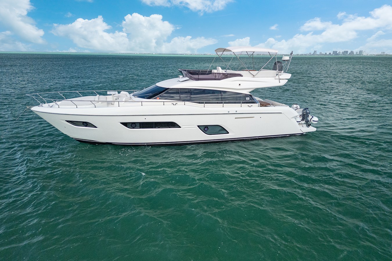 Ferretti Yacht 550