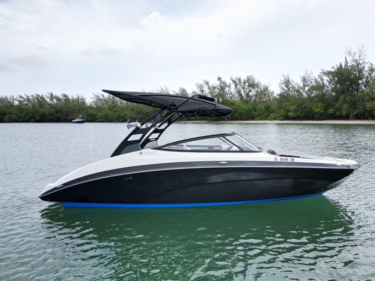 YAMAHA BOATS 242X E-SERIES