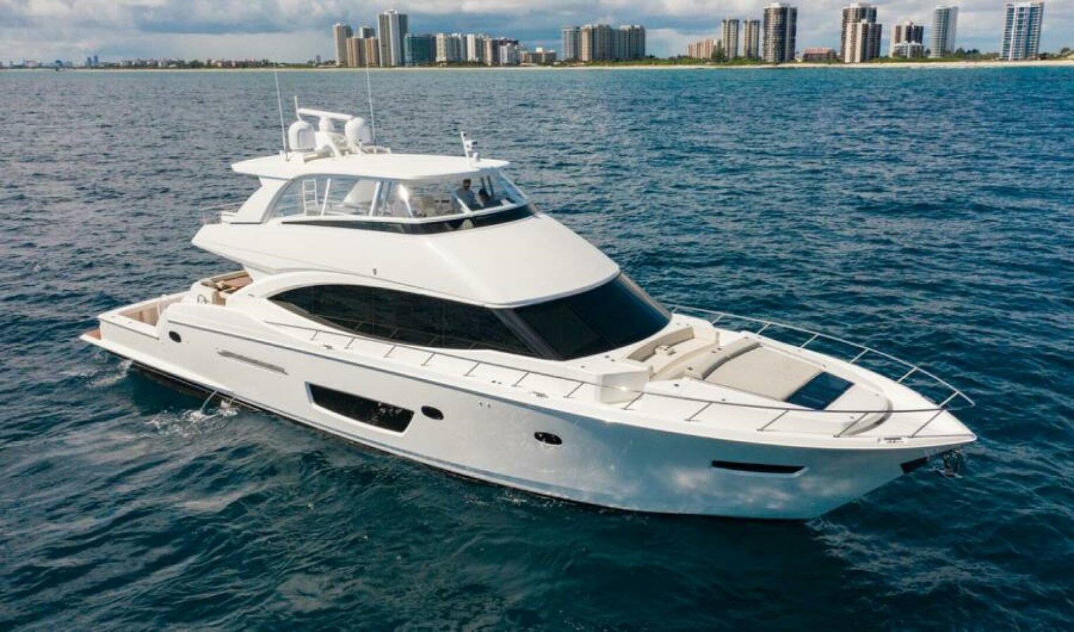 82 Cockpit Motor Yacht