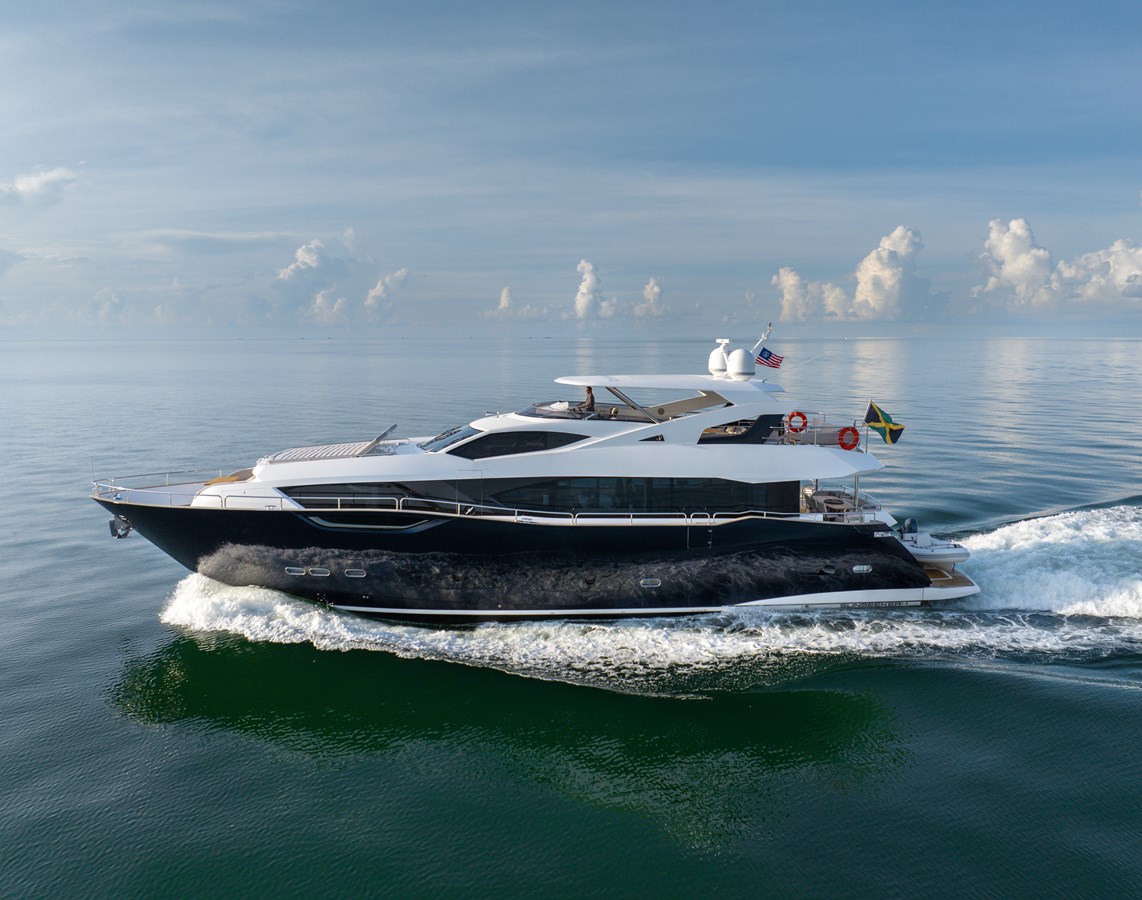 YACHT