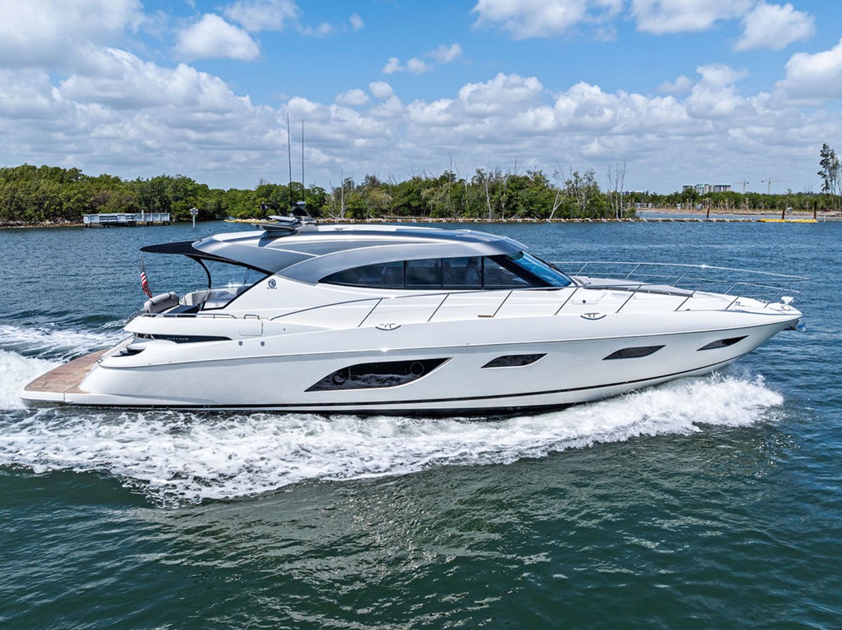 6000 Sport Yacht