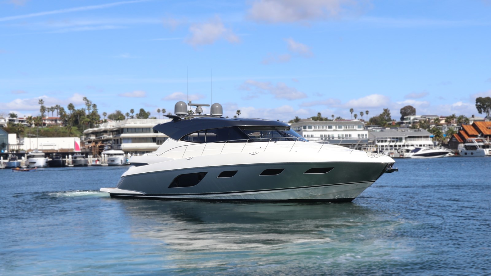 6000 Sport Yacht