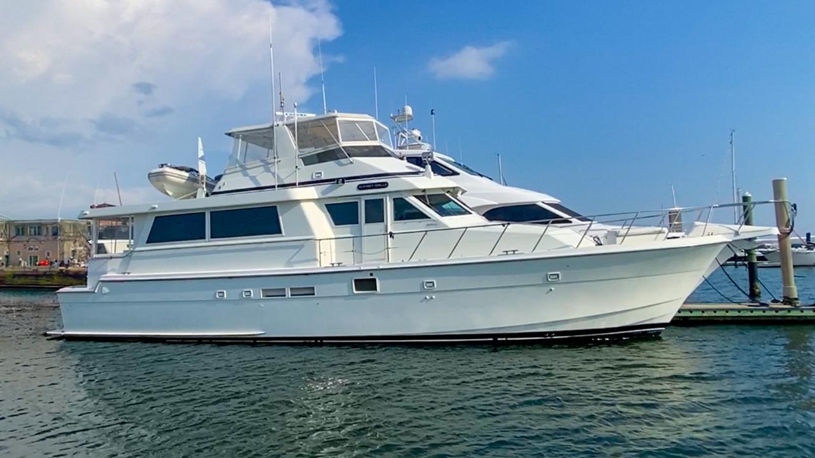 62 Cockpit Motor Yacht