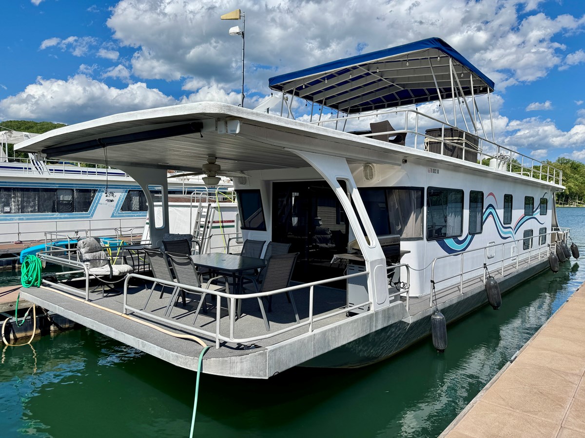 16 x 65 Houseboat with Catwalks