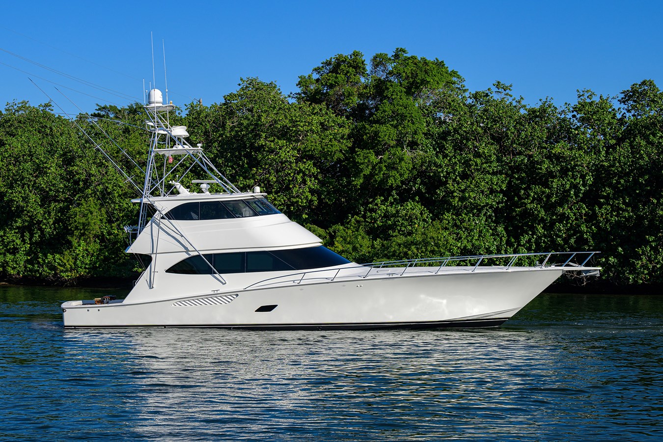 ENCLOSED FLYBRIDGE