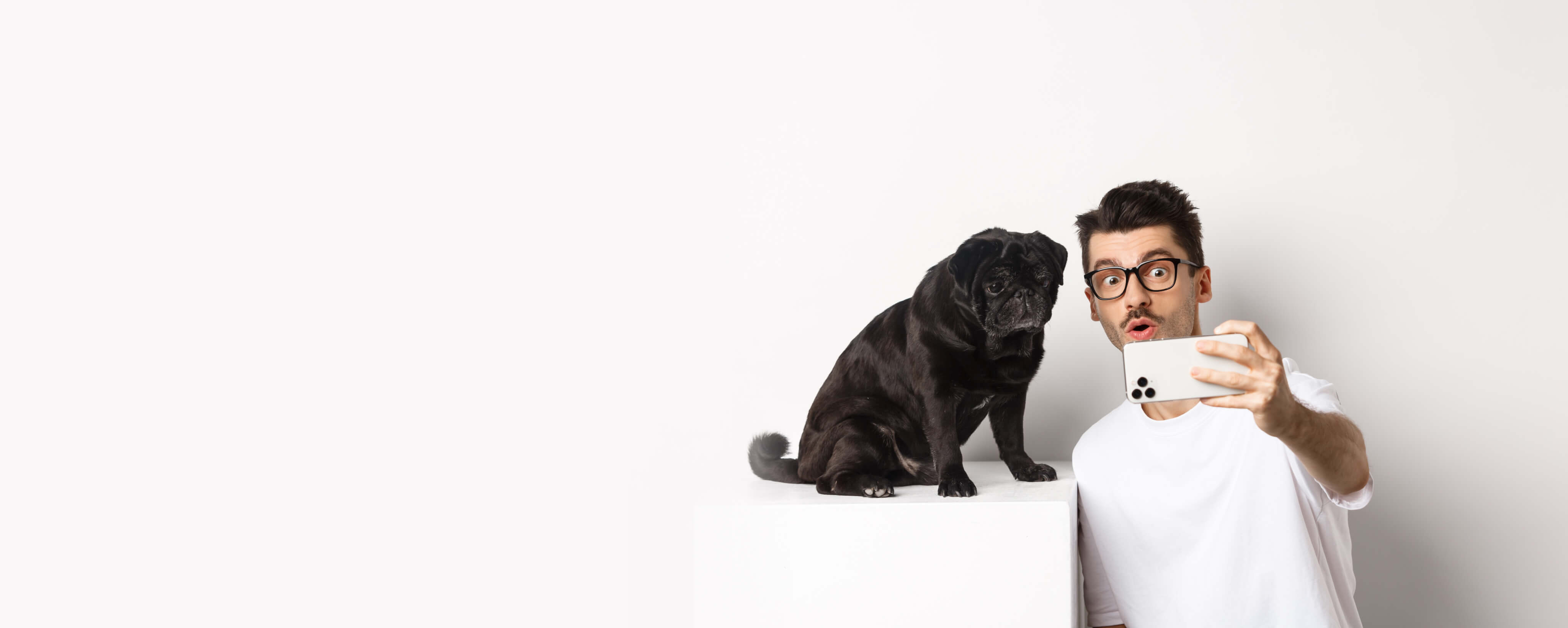 man making selfi with a dog - Pets Care Veterinary Clinic Webflow Template