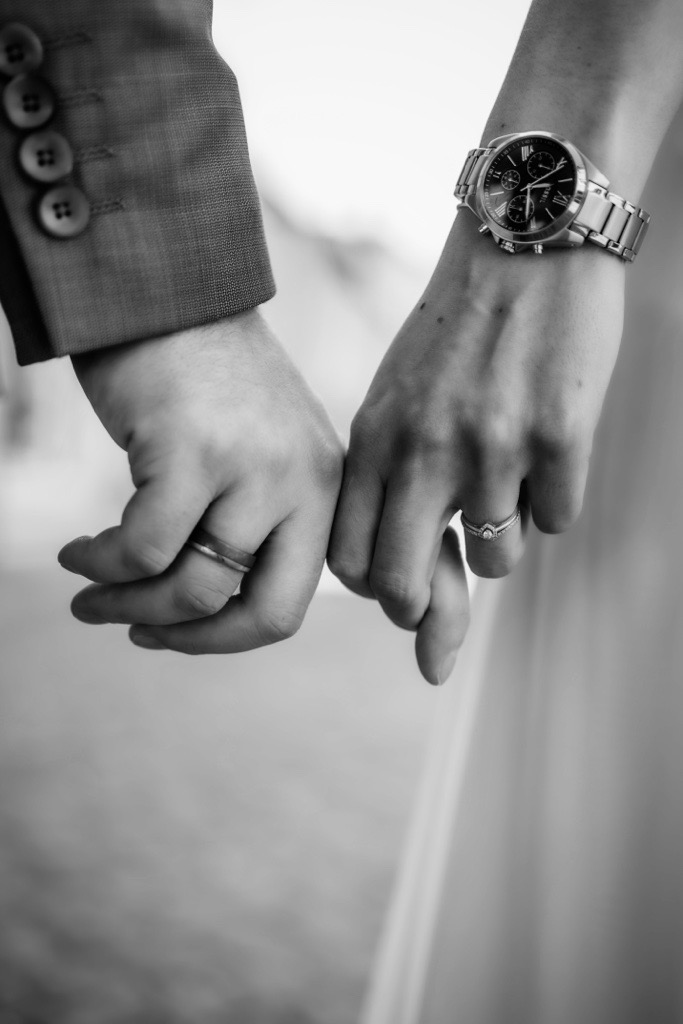 Brautpaar_Haendchenhalten