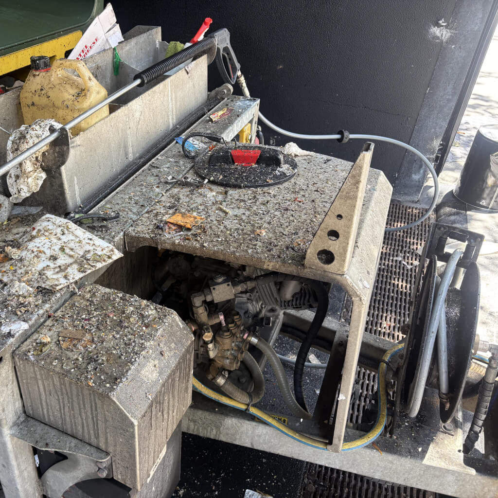 close up of the gold coast bin butlers trailer, it has overspray and muck all over