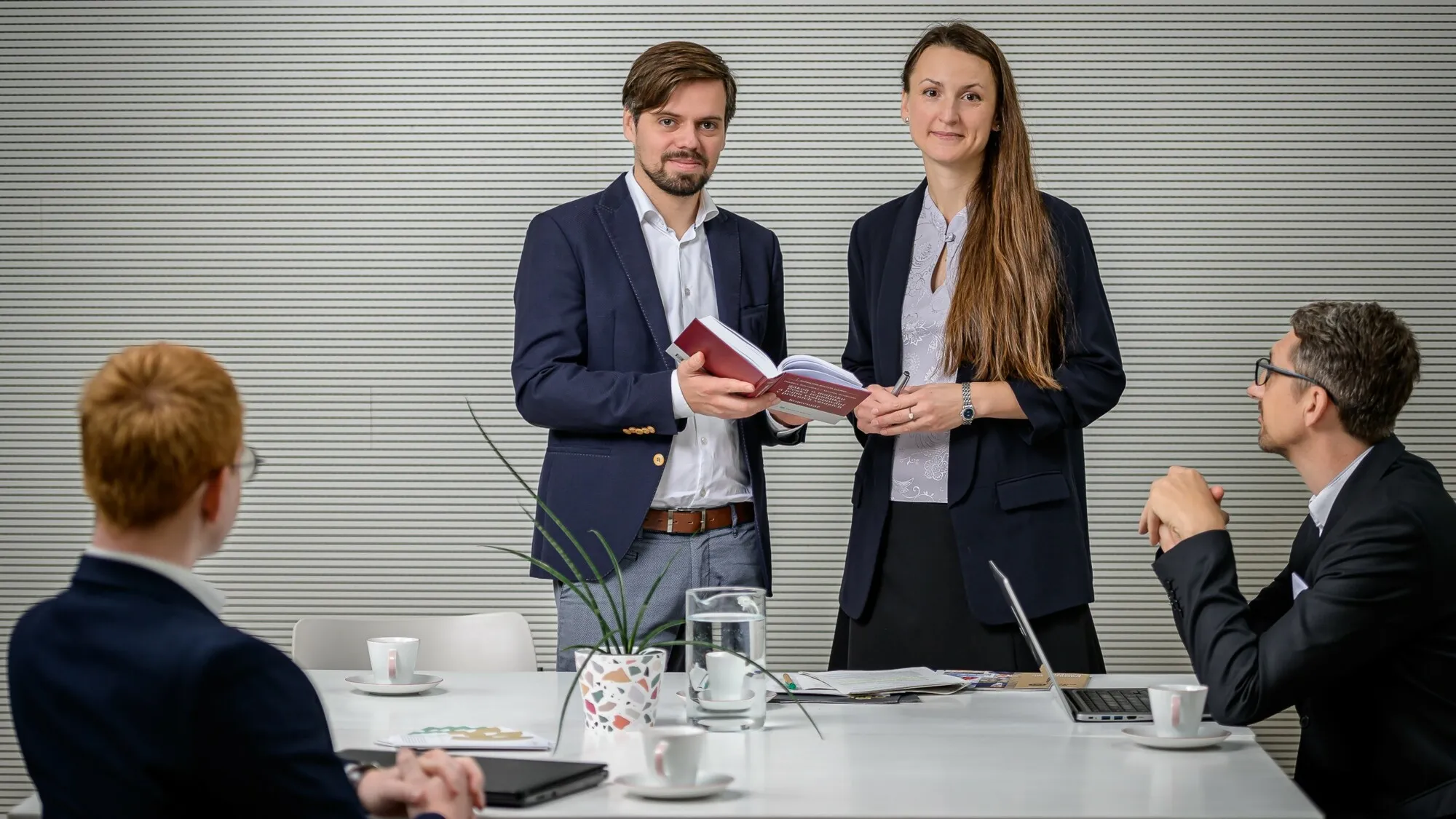 specialisti Frank Bold společně konzultují právní případ