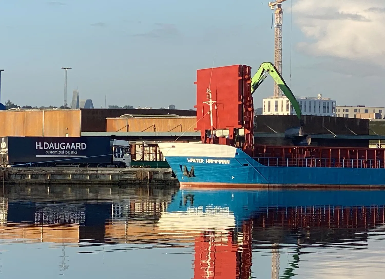 Et skib, der er fyldt med containere