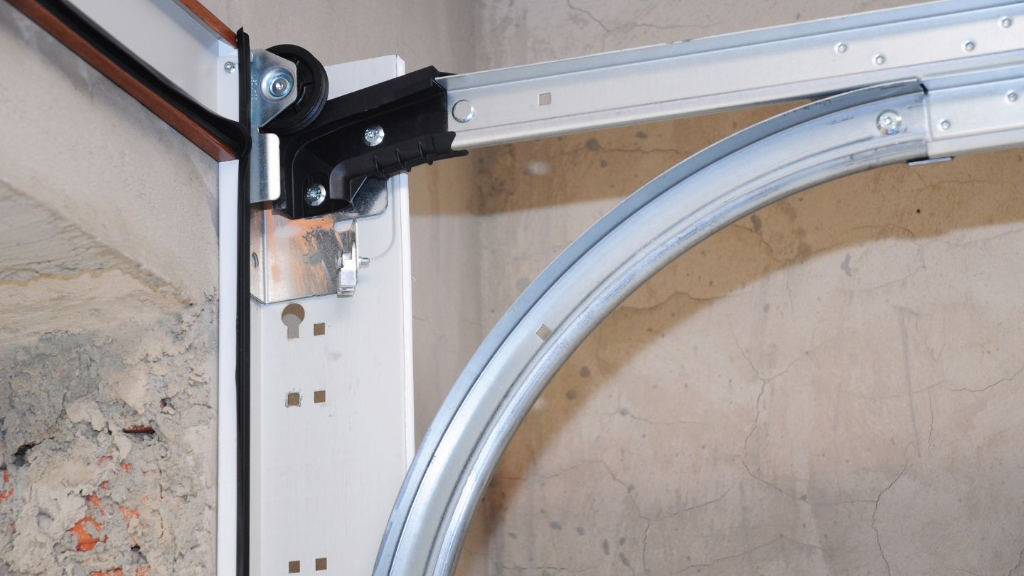  Misaligned or Damaged Tracks and Rollers 