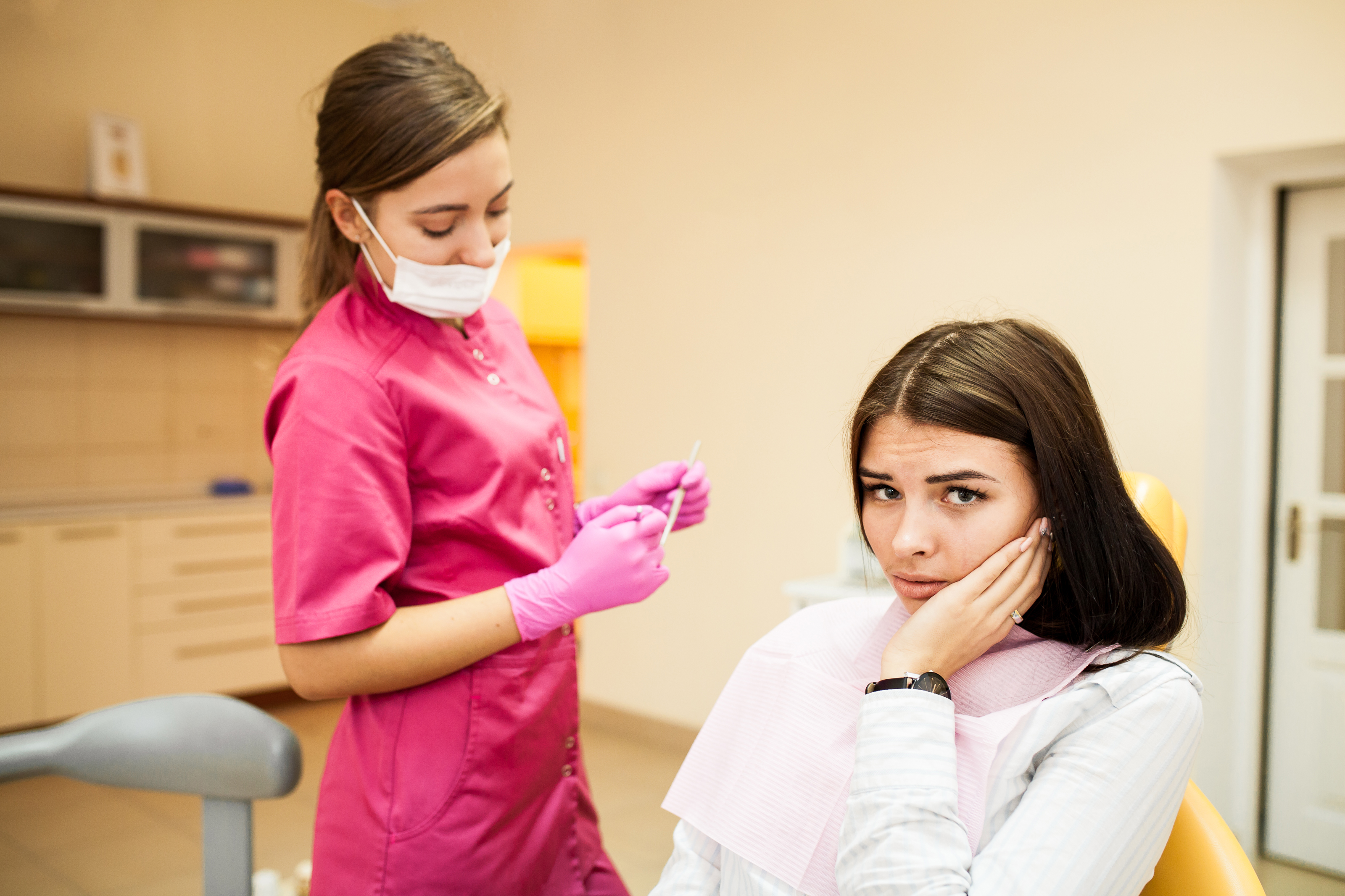When Should You Visit an Emergency Dentist for Dental Pain?