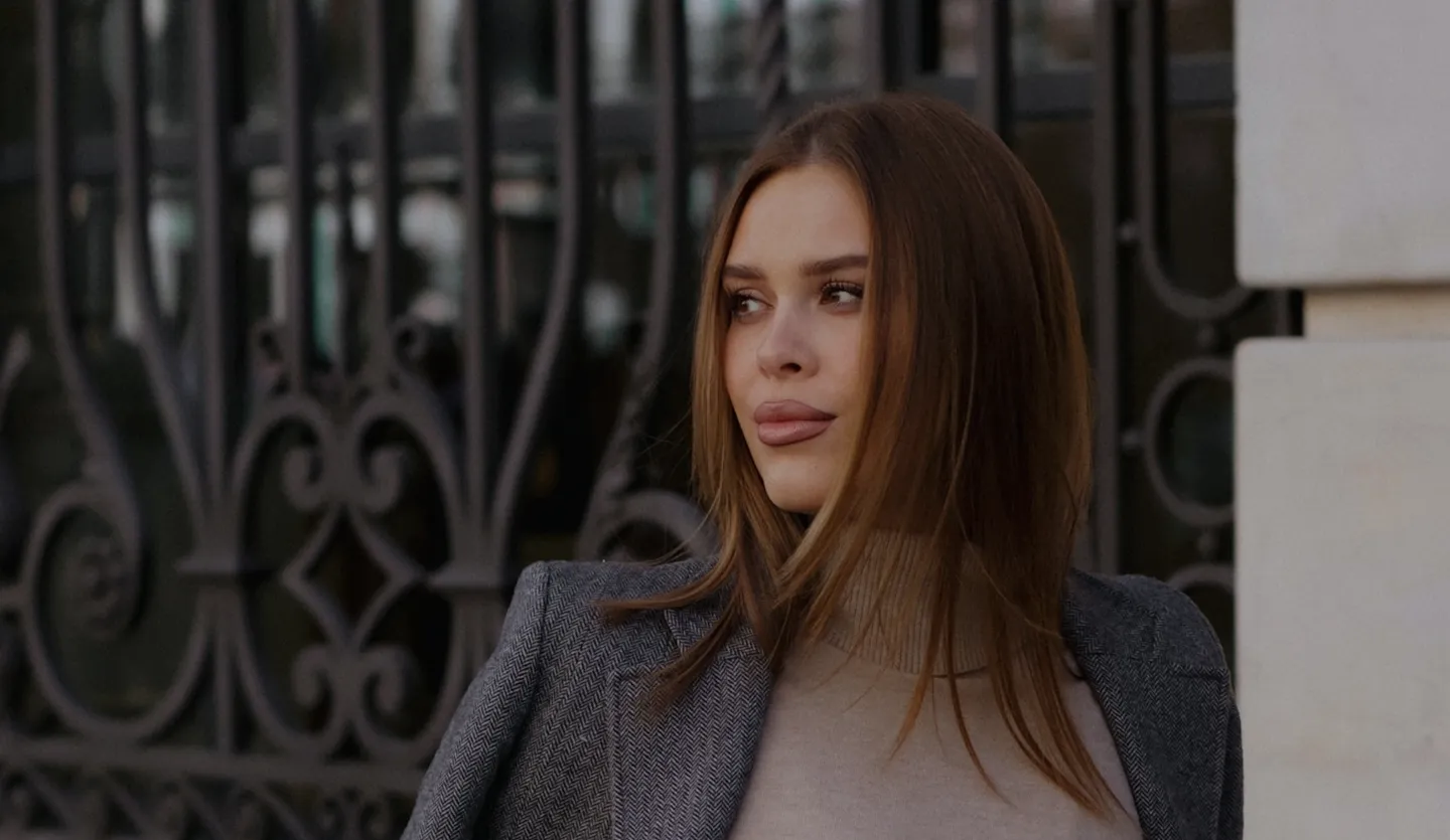 The founder, Lilly Koch as background in hero section