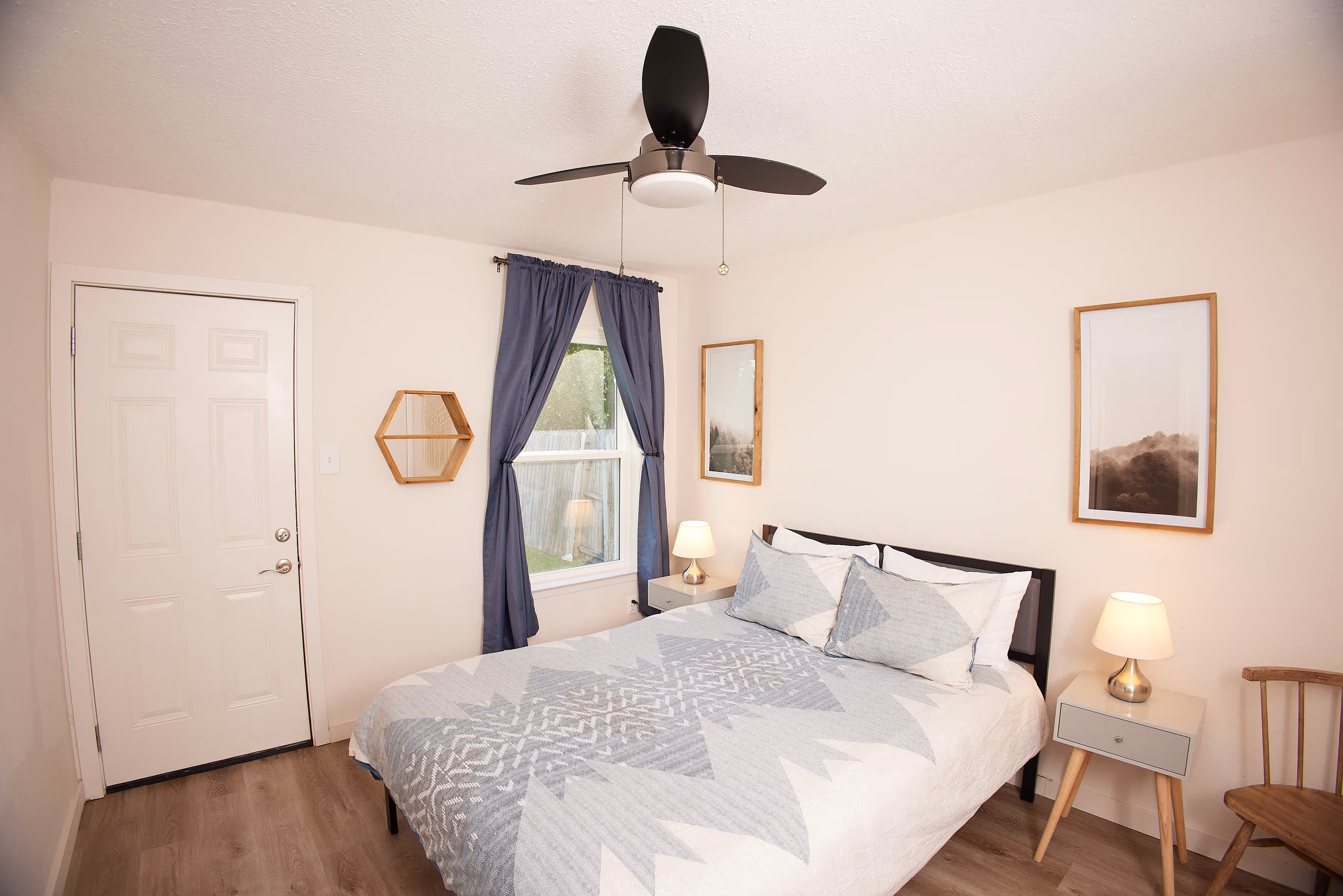 Bohemian Blue Modern Duplex in North Austin - Pet friendly 💙