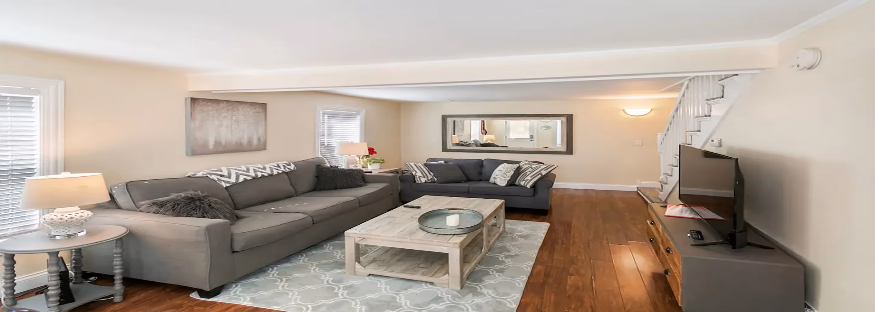 Charm & Convenience, Walk to Downtown