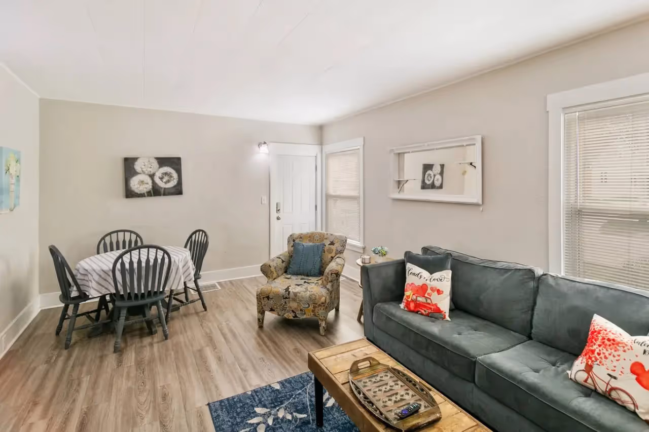 112 Sunnyside 2.jpg