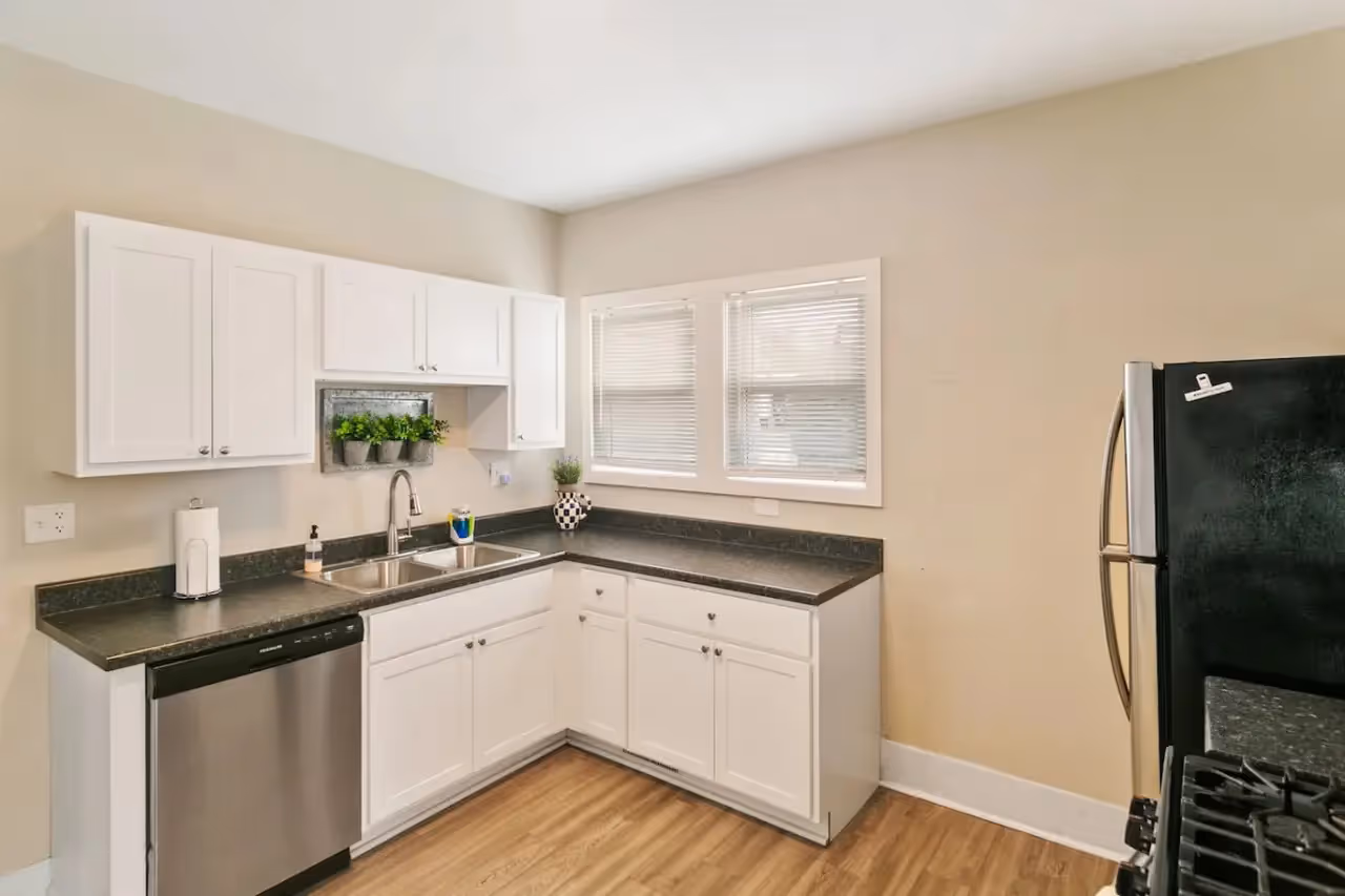 112 Sunnyside 4.jpg