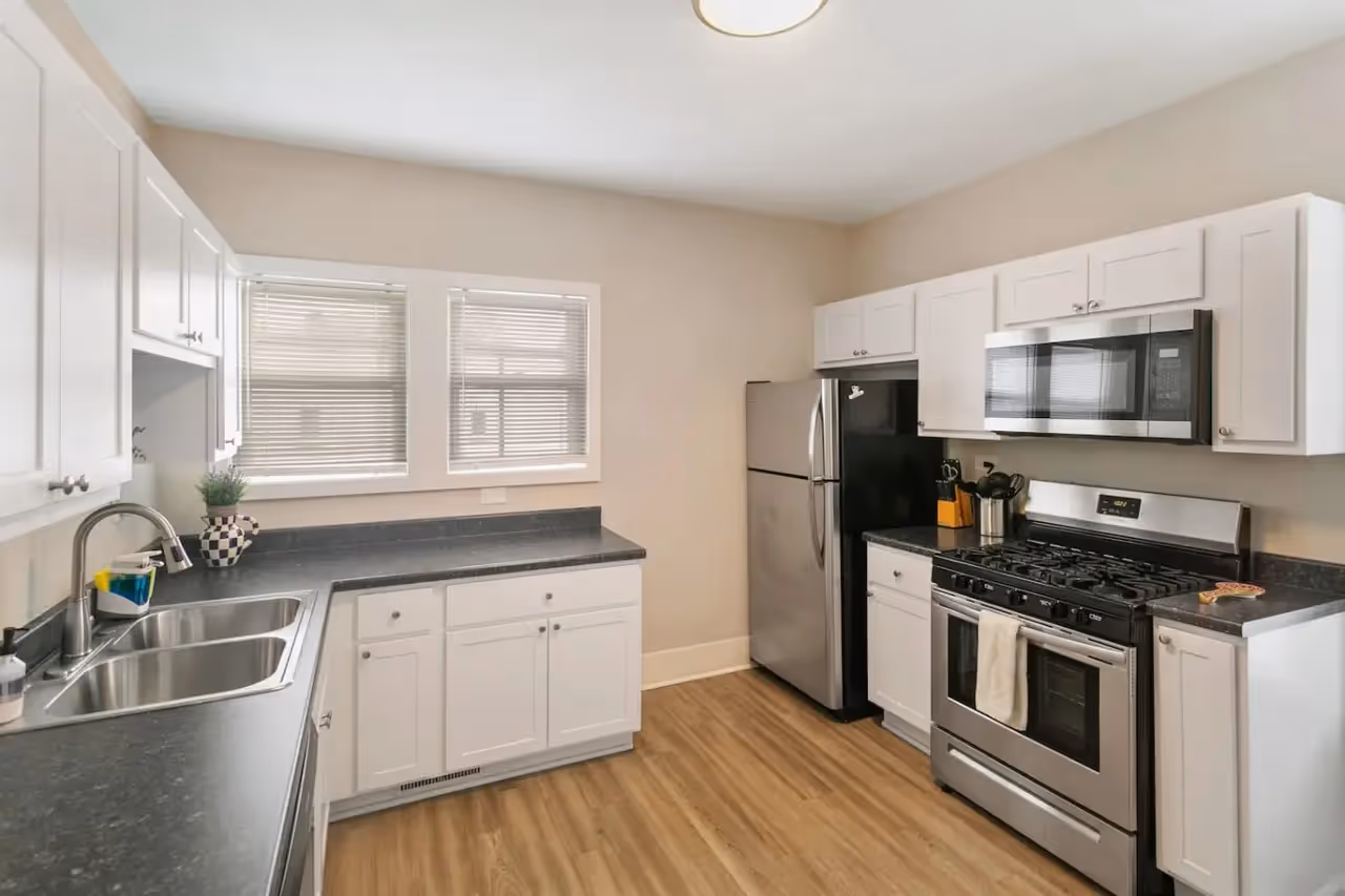 112 Sunnyside 3.jpg