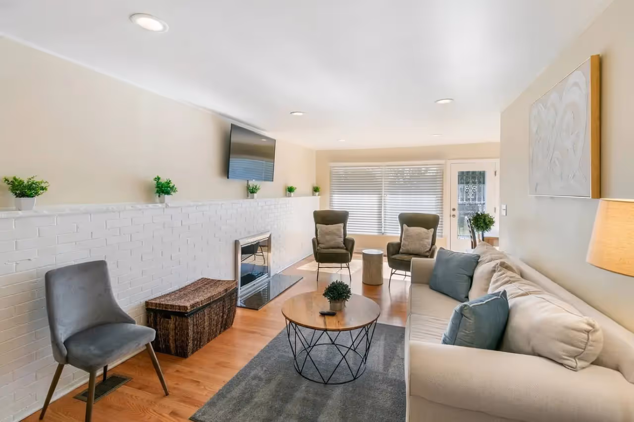 125 East Sunnyside 7.jpg