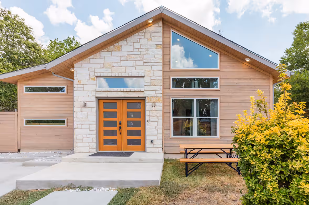 Comfy Modern ATX City Retreat