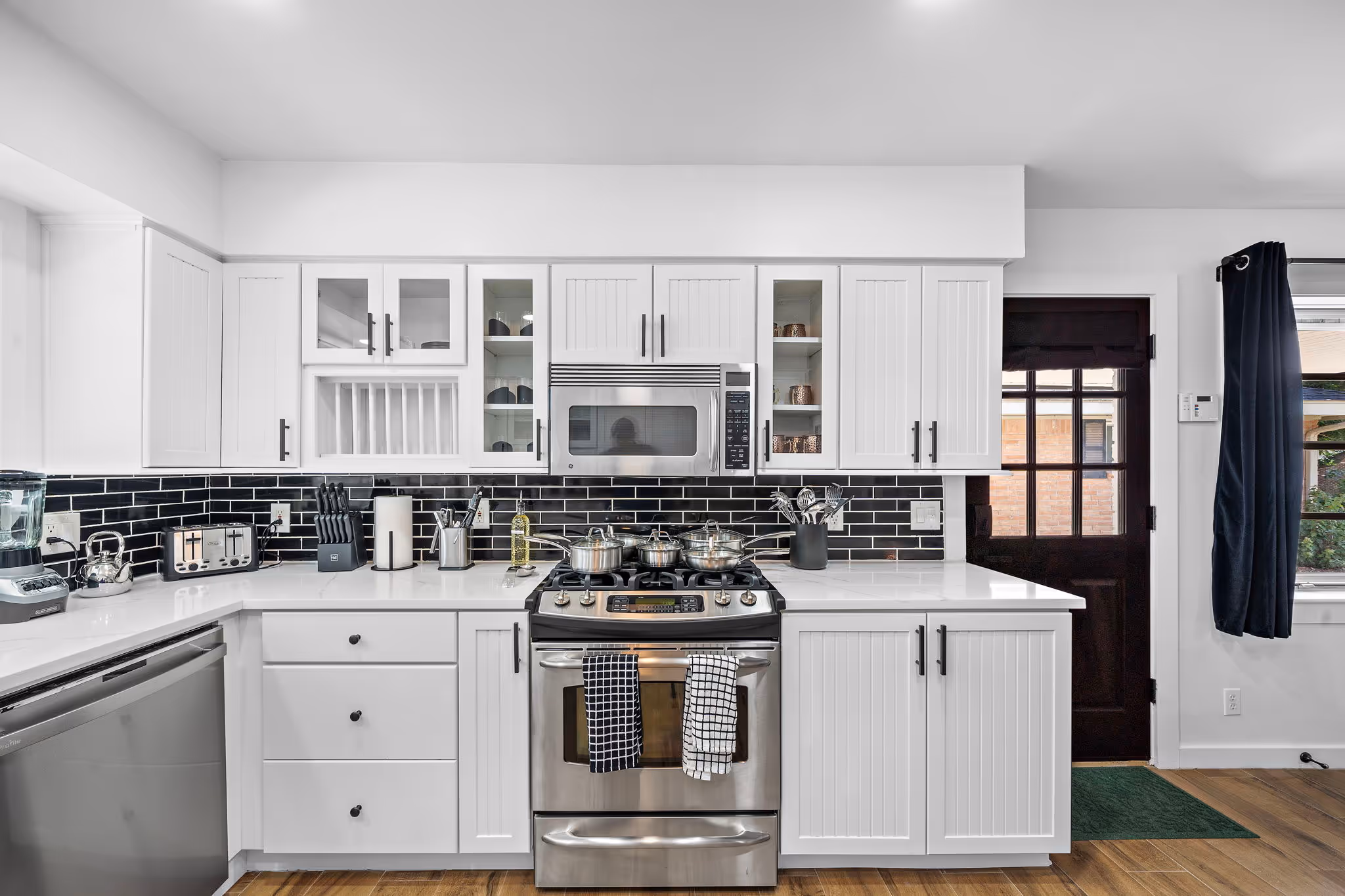 10-web-or-mls-11018 Endicott Ln  Wide-100.jpg