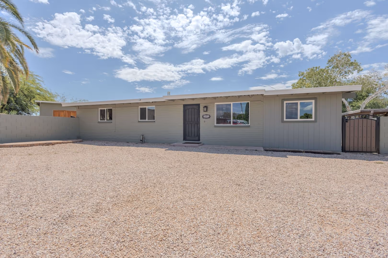 House w/Pool- 3 Bed, 2Bath plus office/extra room NEWLY RENOVATED