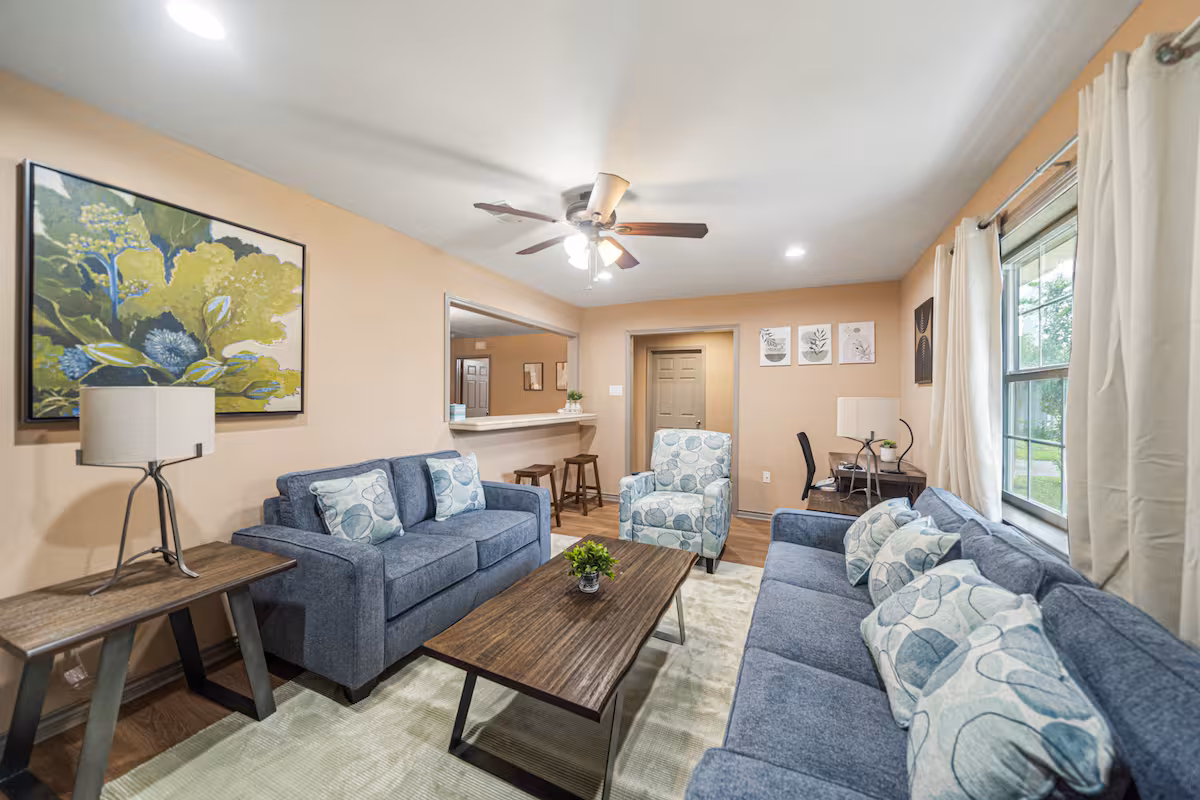 Charming-Near Hobby Airport