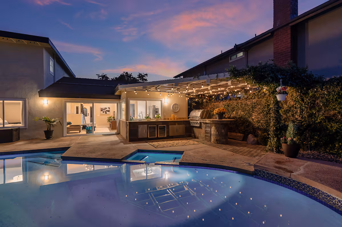 Large 5 Bedroom South Coast Metro Home with Pool