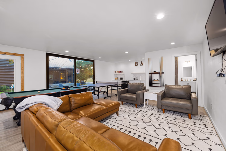 https://upcdn.io/W23MTH6/image/uploads/2025/07/16/4jeGn8SM8X-33%20Weitz_Stay%20In%20Texas_Fossum%20Studios_8100px_149A1839.jpg?f=avif&w=900&h=500&fit=cover&quality=60