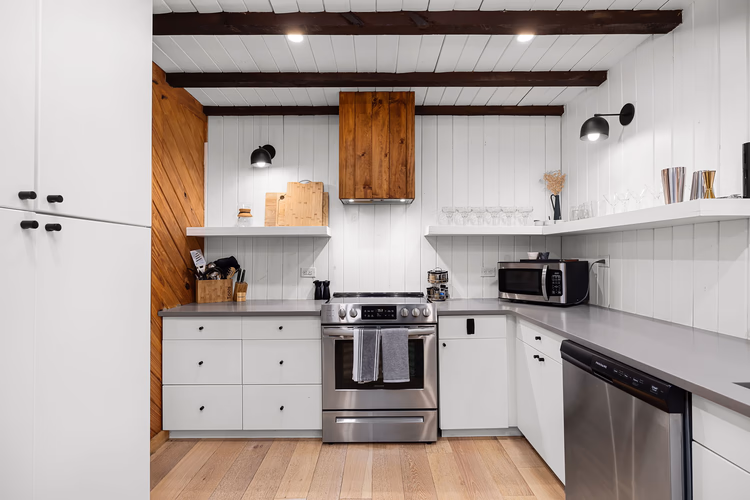 https://upcdn.io/W23MTH6/image/uploads/2025/07/16/4jeGn8MoLD-33%20Weitz_Stay%20In%20Texas_Fossum%20Studios_8100px_149A1774.jpg?f=avif&w=900&h=500&fit=cover&quality=60