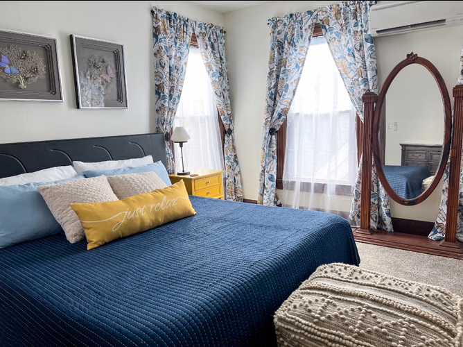https://upcdn.io/W23MTH6/image/uploads/2025/07/16/4jeGc8NnHF-blue%20room.JPG?f=avif&w=900&h=500&fit=cover&quality=60