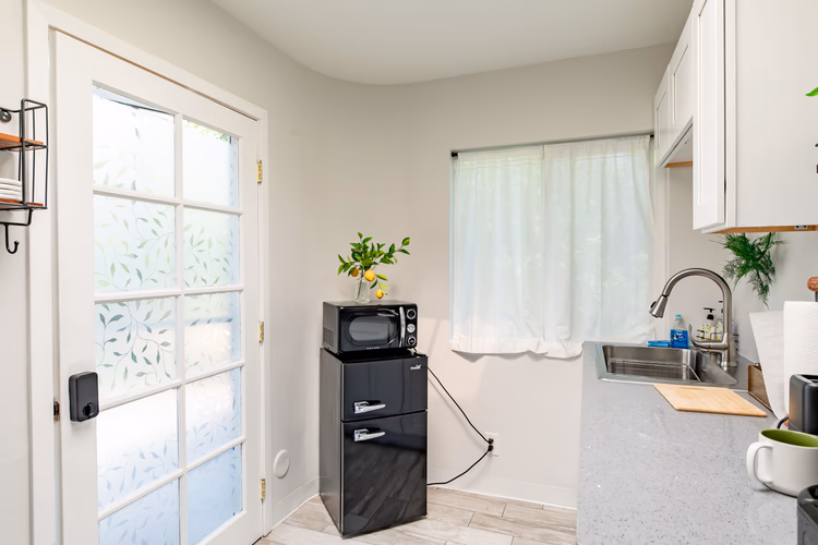 https://upcdn.io/W23MTH6/image/uploads/2025/07/17/4jeExKUi8S-4-web-or-mls-Air13731-16%20-%20Copy%20-%20Copy.jpg?f=avif&w=900&h=500&fit=cover&quality=60