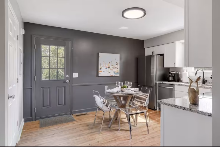 https://upcdn.io/W23MTH6/image/uploads/2025/07/20/4jdqrT6B7w-dining%20area%201.JPG?f=avif&w=900&h=500&fit=cover&quality=60