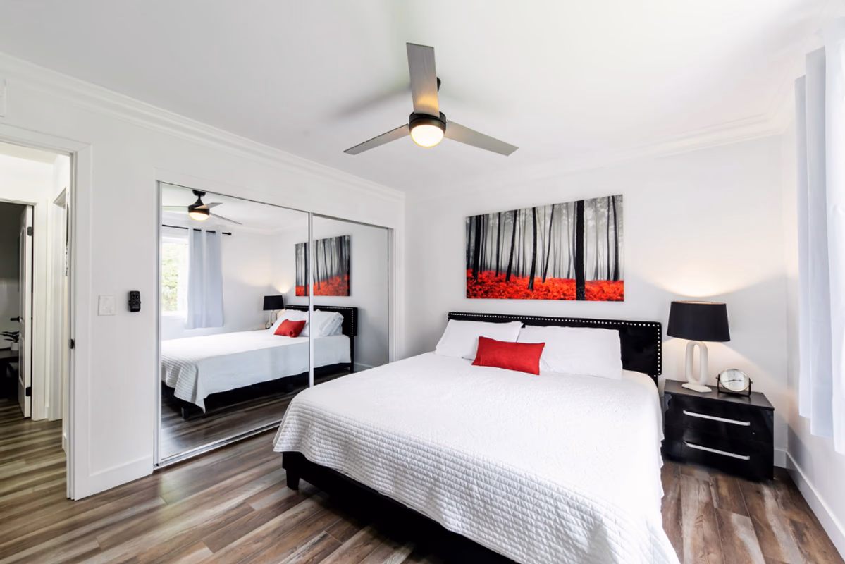 Remodeled Luxury Home 4bed2bath| Backyard +Jacuzzi