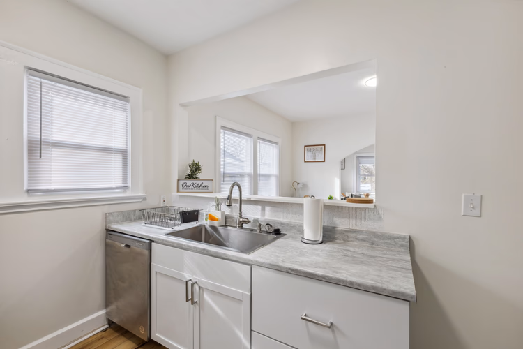 https://upcdn.io/W23MTH6/image/uploads/2025/07/21/4jdiXFAUCr-17-web-or-mls-IMG_2618%20(1).jpg?f=avif&w=900&h=500&fit=cover&quality=60