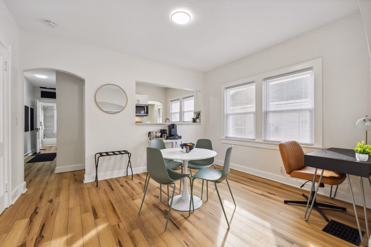 https://upcdn.io/W23MTH6/image/uploads/2025/07/21/4jdiXFAuLF-13-web-or-mls-IMG_2600.jpg?f=avif&w=900&h=500&fit=cover&quality=60