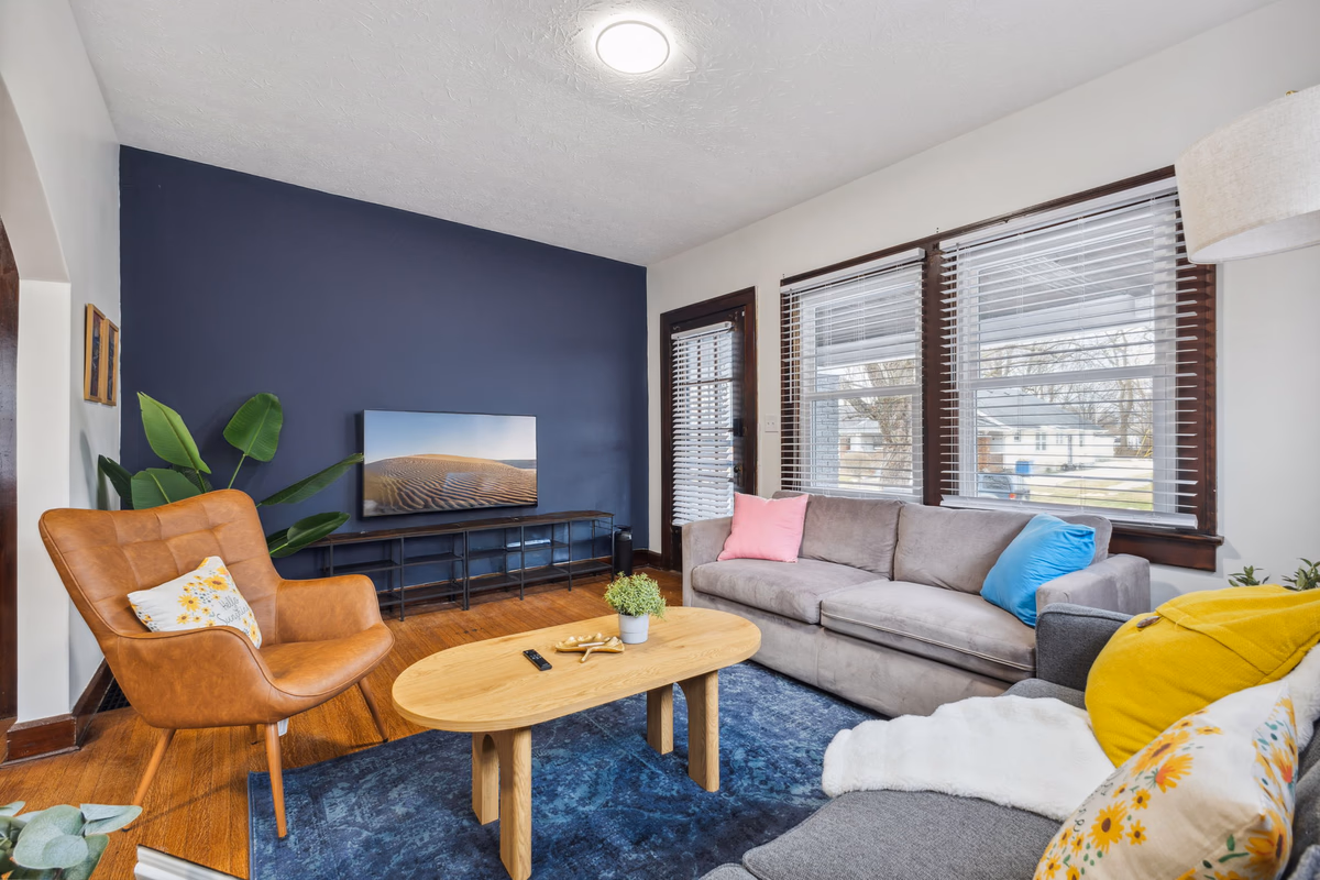 Charming 2BR Duplex in SoBro - King Bed - Arcade
