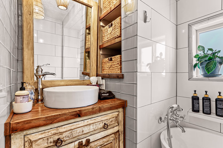 https://upcdn.io/W23MTH6/image/uploads/2025/07/21/4jdcWdcvCE-24-web-or-mls-IMG_7367.jpg?f=avif&w=900&h=500&fit=cover&quality=60