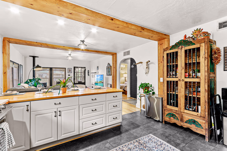 https://upcdn.io/W23MTH6/image/uploads/2025/07/21/4jdcX88422-18-web-or-mls-IMG_7318.jpg?f=avif&w=900&h=500&fit=cover&quality=60