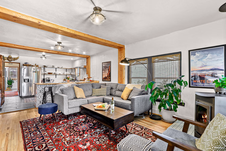 https://upcdn.io/W23MTH6/image/uploads/2025/07/21/4jdcXTiAKe-12-web-or-mls-IMG_7269.jpg?f=avif&w=900&h=500&fit=cover&quality=60
